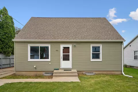 615 Eureka St, Waterloo, IA 50702