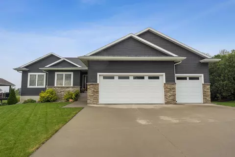 1803 Richard Rd, Cedar Falls, IA 50613