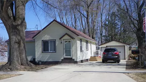 404 5th St, Grundy Center, IA 50638