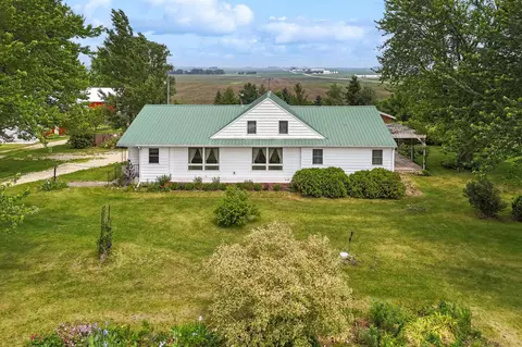 2893 160th St, Winthrop, IA 50682