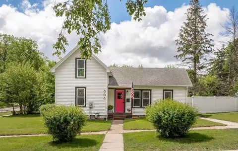 806 W 9th St, Cedar Falls, IA 50613