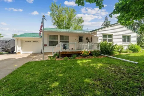 511 5th St SE, Oelwein, IA 50662