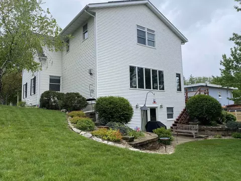607 North St, Decorah, IA 52101