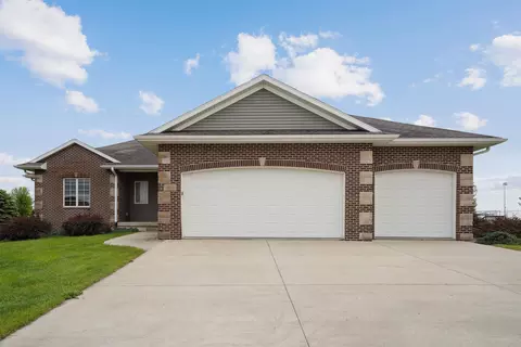 1121 Donna St, Denver, IA 50622