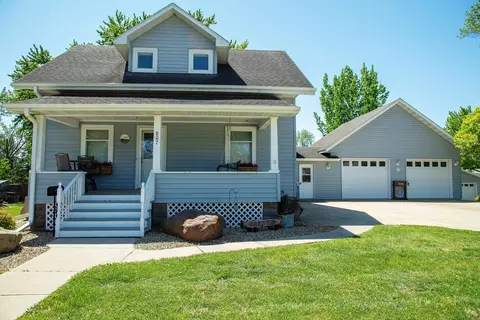 807 W 3rd St, Sumner, IA 50674