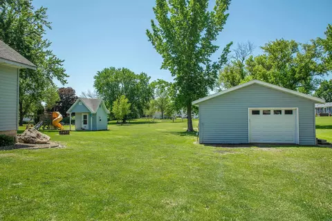 807 W 3rd St, Sumner, IA 50674 photo 3