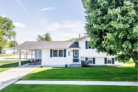 406 Forest St, Fairbank, IA 50629