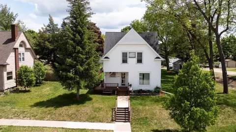 105 Maple Ave, Charles City, IA 50616