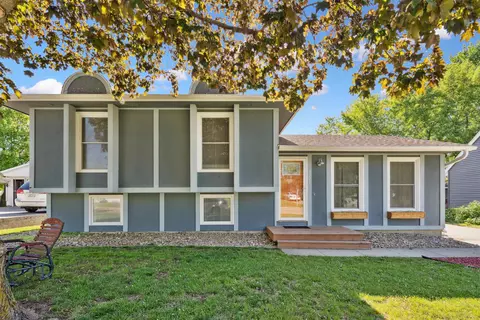 1221 Fleur Dr, Waterloo, IA 50701