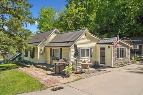 705 Second St, Marquette, IA 52158