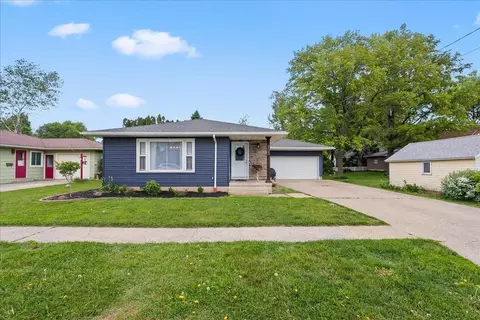 905 F Ave, Grundy Center, IA 50638