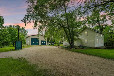 2471 Fairview Ave, Waverly, IA 50677