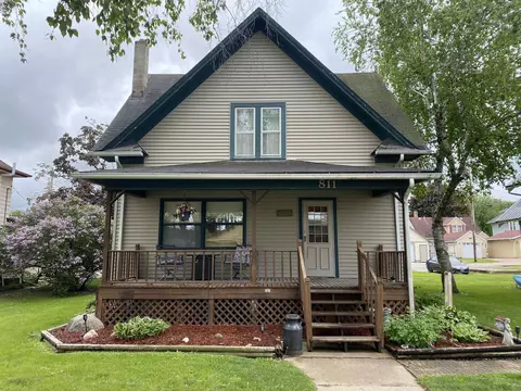 811 E Water St, Decorah, IA 52101