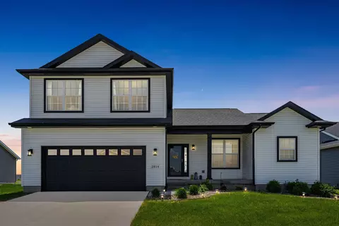 2814 Maple Grove Dr, Cedar Falls, IA 50613