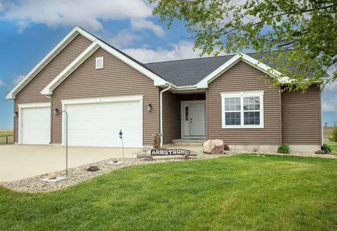 2028 Badger Ave, Waverly, IA 50677