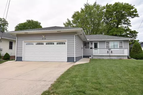 515 7th Ave N E, Independence, IA 50644