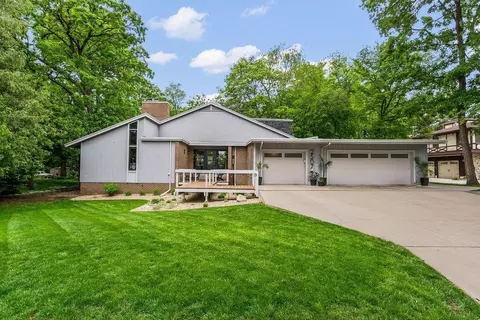 2507 Willow Ln, Cedar Falls, IA 50613