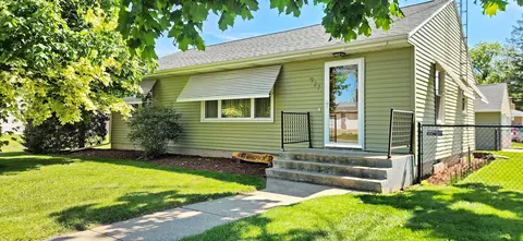 927 SW 1st St, Waverly, IA 50677