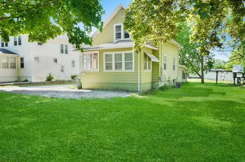 2064 Independence Ave, Waterloo, IA 50703