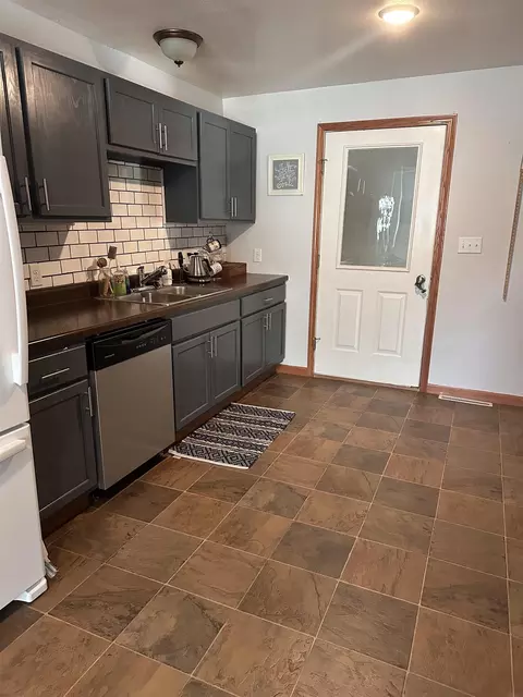 523 E 1 St, Sumner, IA 50674 photo 4