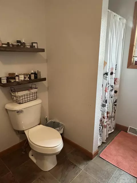 523 E 1 St, Sumner, IA 50674 photo 9