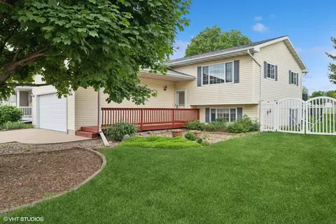 1404 Leitha Ter, Waverly, IA 50677