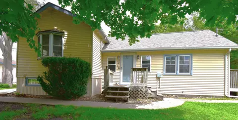 1016 4th St, Laporte City, IA 50651