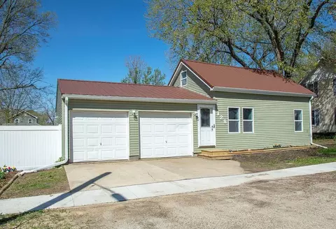 128 Sycamore St, Janesville, IA 50647