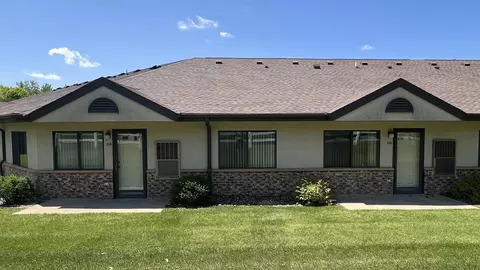 520 S 1st Ave #116, New Hampton, IA 50659