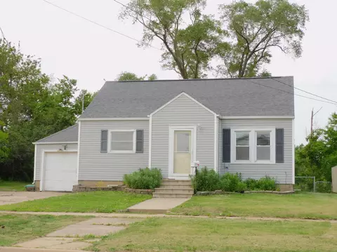 311 W Marion St, Manchester, IA 52057