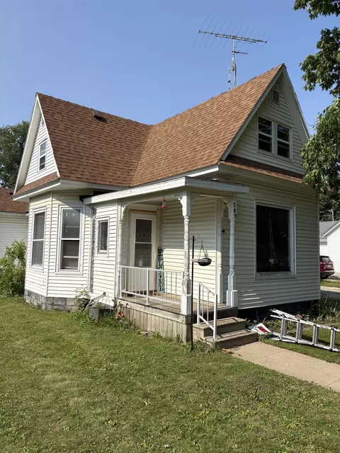 309 E Poisal St, Clarksville, IA 50619
