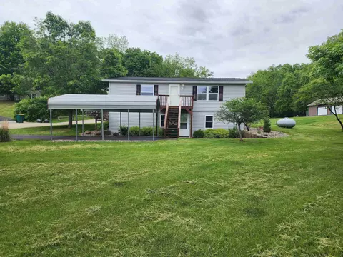 102 Ohmer Lane Ln, Mcgregor, IA 52157