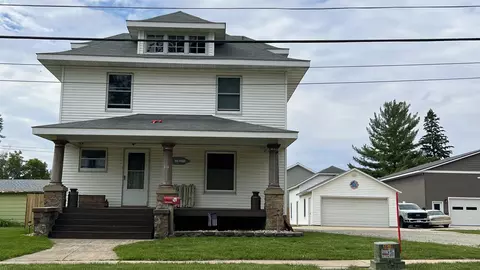 418 W Spring St, New Hampton, IA 50659
