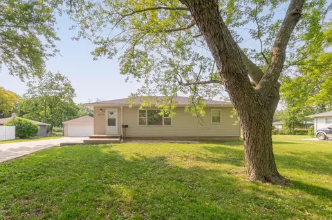 1410 Starbeck Cir, Cedar Falls, IA 50613