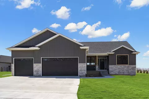 200 Eagle Ridge Dr, Waverly, IA 50677
