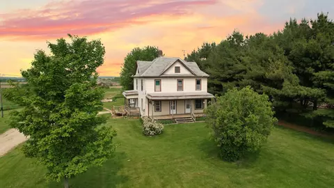 17415 Great River Rd, Mcgregor, IA 52157