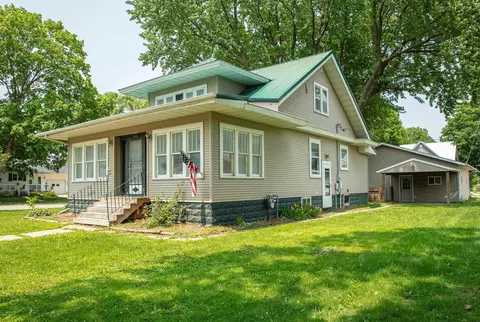 220 W Greene St, Clarksville, IA 50619