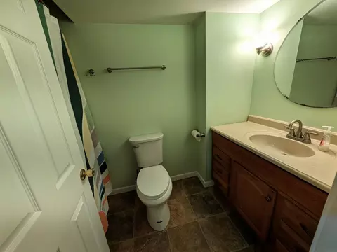 Bath - 1105 SW David Dr, Independence, IA 50644 photo 2 of 2