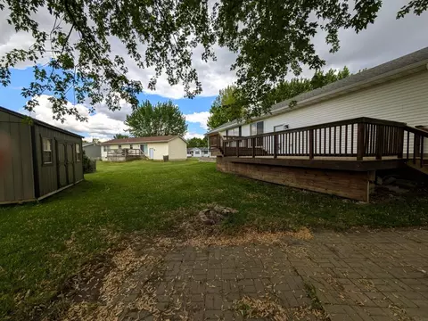 Exterior - 1105 SW David Dr, Independence, IA 50644 photo 3 of 3