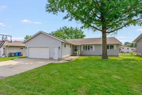 5829 Blue Sage Rd, Waterloo, IA 50701