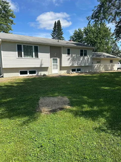 4717 Butterfield Rd, Hudson, IA 50643