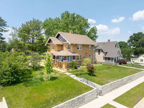 1113 Walnut St, Cedar Falls, IA 50613