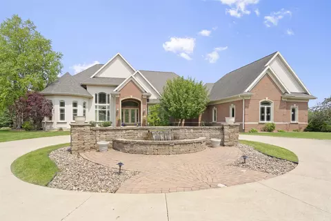 417 N Highland Dr, Cedar Falls, IA 50613