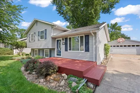 818 Calumett Dr, Cedar Falls, IA 50613