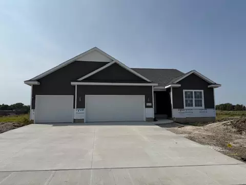 5760 Wall St, Waterloo, IA 50701