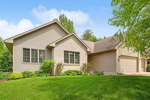 225 N Highland Dr, Cedar Falls, IA 50613
