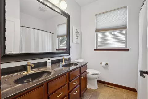 Bath - 2816 Pendleton Dr, Cedar Falls, IA 50613 photo 1 of 3