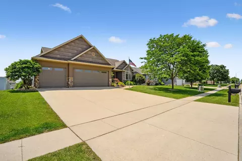 Exterior - 2816 Pendleton Dr, Cedar Falls, IA 50613 photo 1 of 7