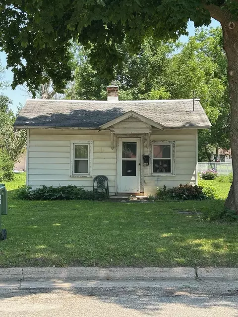 1104 Freeman St, Charles City, IA 50616