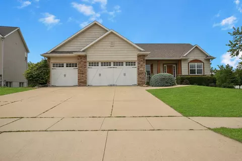 1407 Quail Ridge Rd, Cedar Falls, IA 50613
